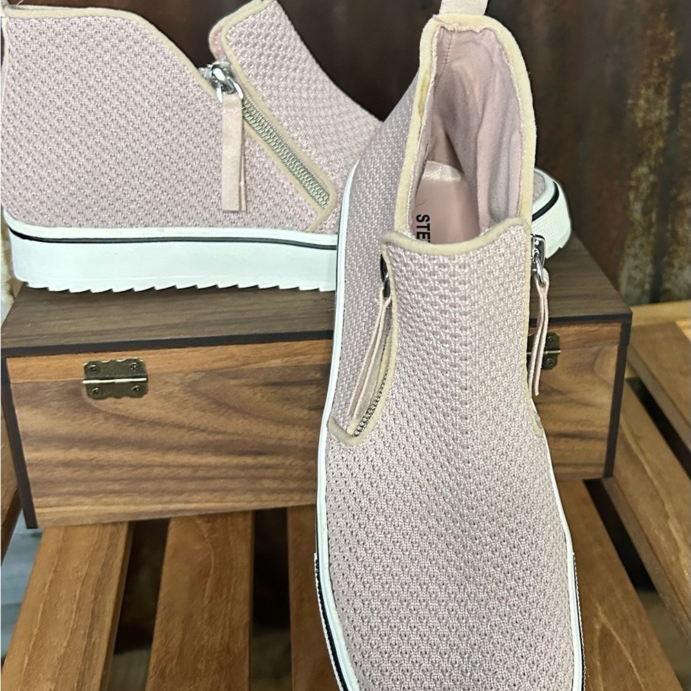 Steve Madden Women’s Wedge Sneaker’s Blush Pink Knit Zip Booties - Picture 4 of 10